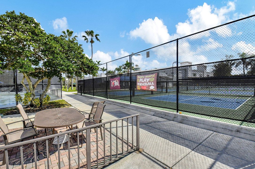 For Sale: $315,000 (3 beds, 2 baths, 1722 Square Feet)