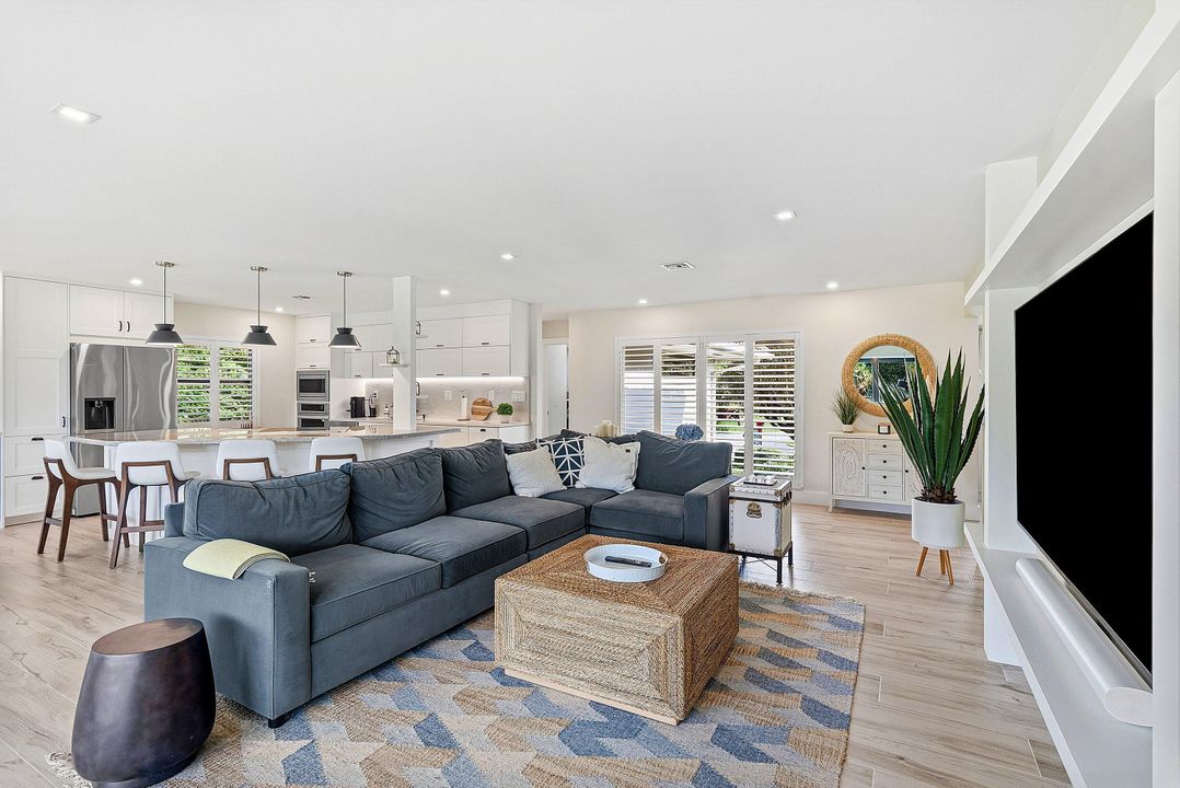 待售: $665,000 (2 贝兹, 2 浴室, 1737 平方英尺)