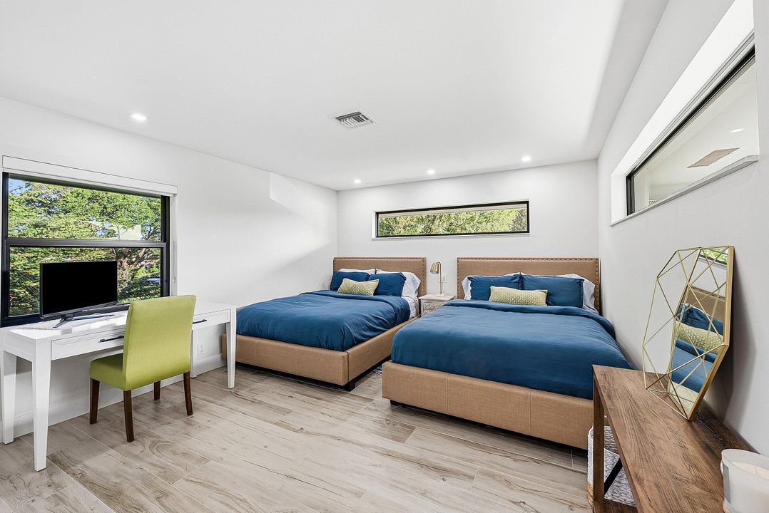 待售: $665,000 (2 贝兹, 2 浴室, 1737 平方英尺)