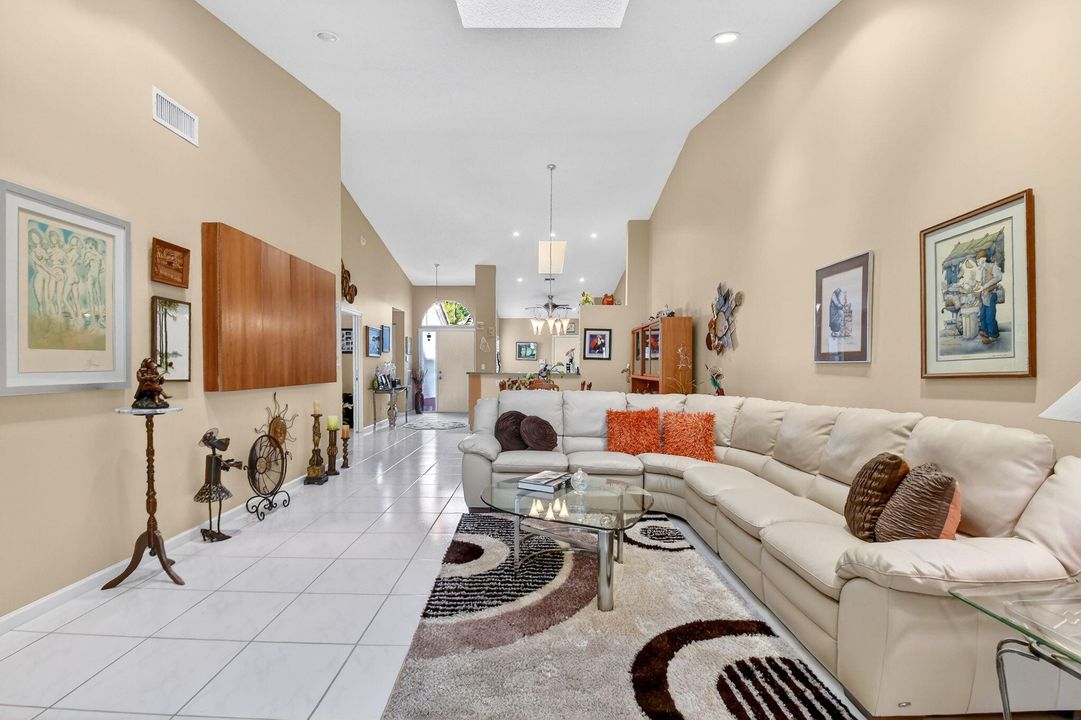 For Sale: $315,000 (3 beds, 2 baths, 1722 Square Feet)