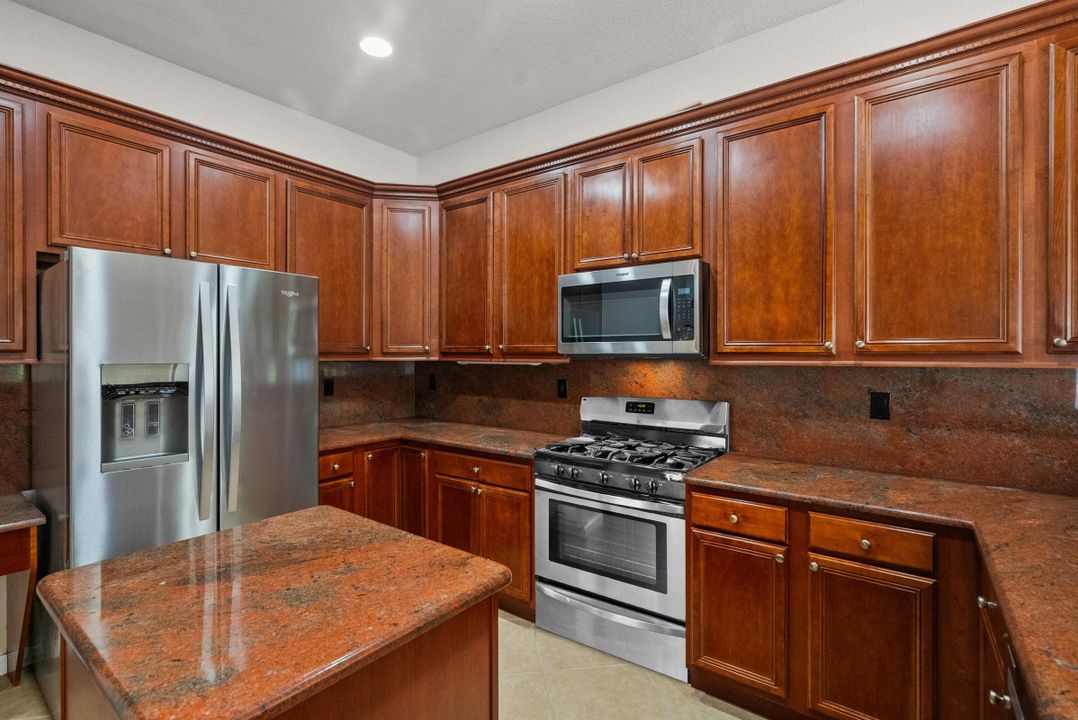 В аренду: $3,800 (5 спален, 4 ванн, 3575 Квадратных фут)