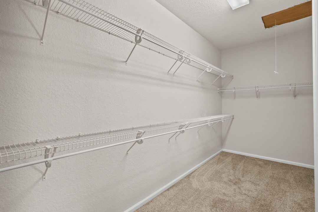 В аренду: $3,800 (5 спален, 4 ванн, 3575 Квадратных фут)