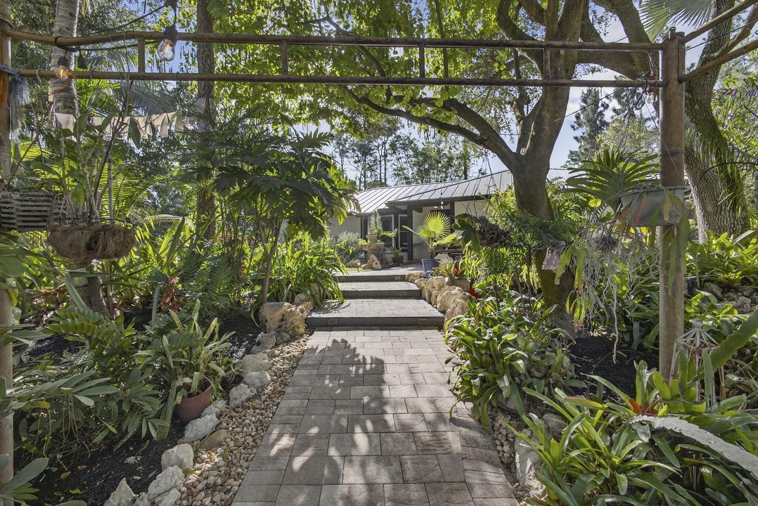 En Venta: $650,000 (4 camas, 2 baños, 1869 Pies cuadrados)