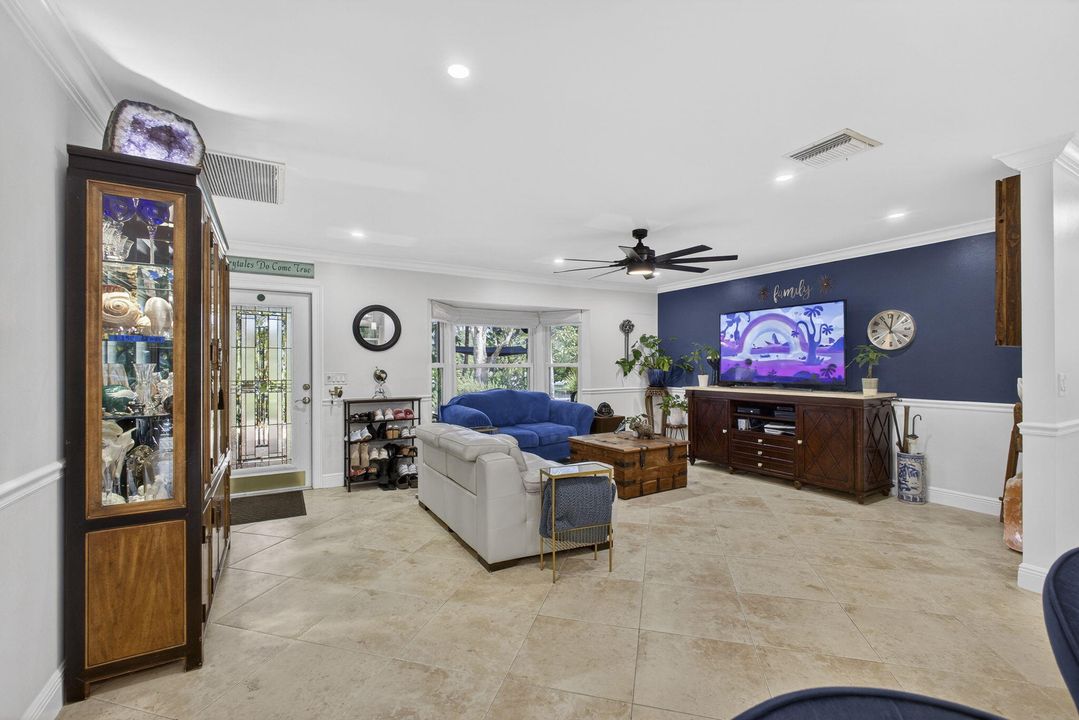 En Venta: $650,000 (4 camas, 2 baños, 1869 Pies cuadrados)