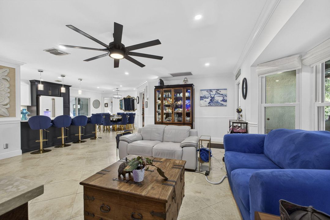 En Venta: $650,000 (4 camas, 2 baños, 1869 Pies cuadrados)