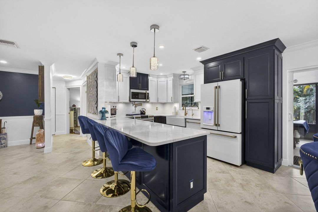 En Venta: $650,000 (4 camas, 2 baños, 1869 Pies cuadrados)