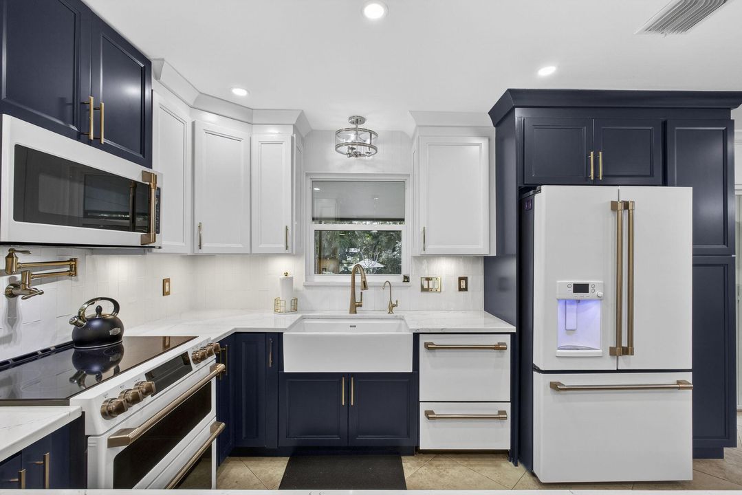 En Venta: $650,000 (4 camas, 2 baños, 1869 Pies cuadrados)