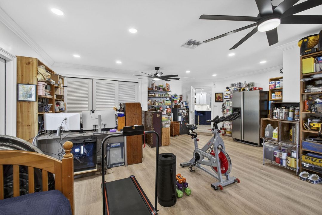 En Venta: $650,000 (4 camas, 2 baños, 1869 Pies cuadrados)