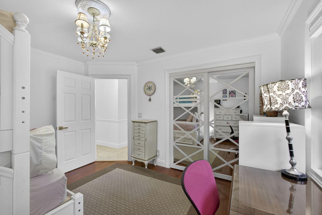 En Venta: $650,000 (4 camas, 2 baños, 1869 Pies cuadrados)