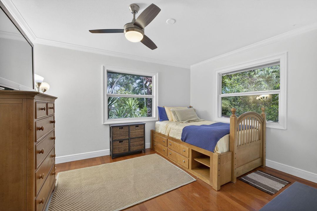 En Venta: $650,000 (4 camas, 2 baños, 1869 Pies cuadrados)