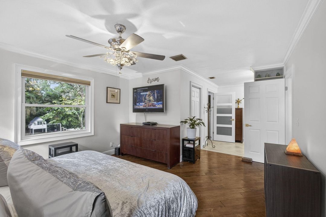 En Venta: $650,000 (4 camas, 2 baños, 1869 Pies cuadrados)