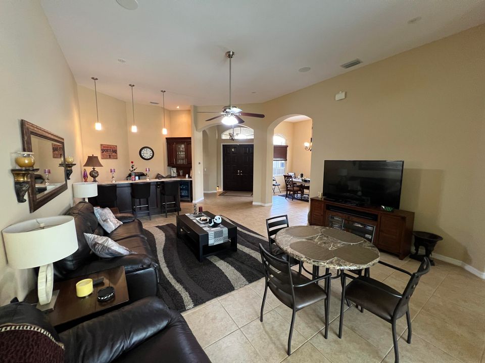 En Venta: $864,900 (4 camas, 3 baños, 2988 Pies cuadrados)