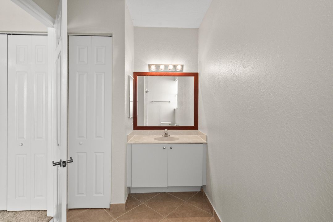 В аренду: $3,800 (5 спален, 4 ванн, 3575 Квадратных фут)