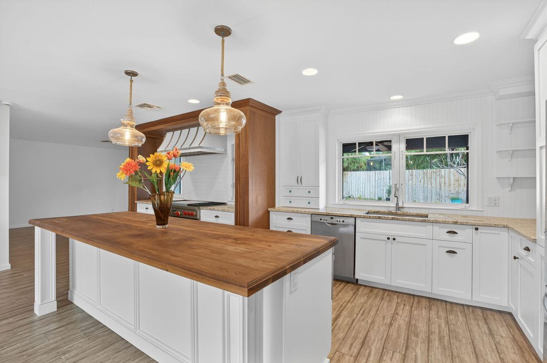 En Venta: $849,000 (3 camas, 2 baños, 1720 Pies cuadrados)