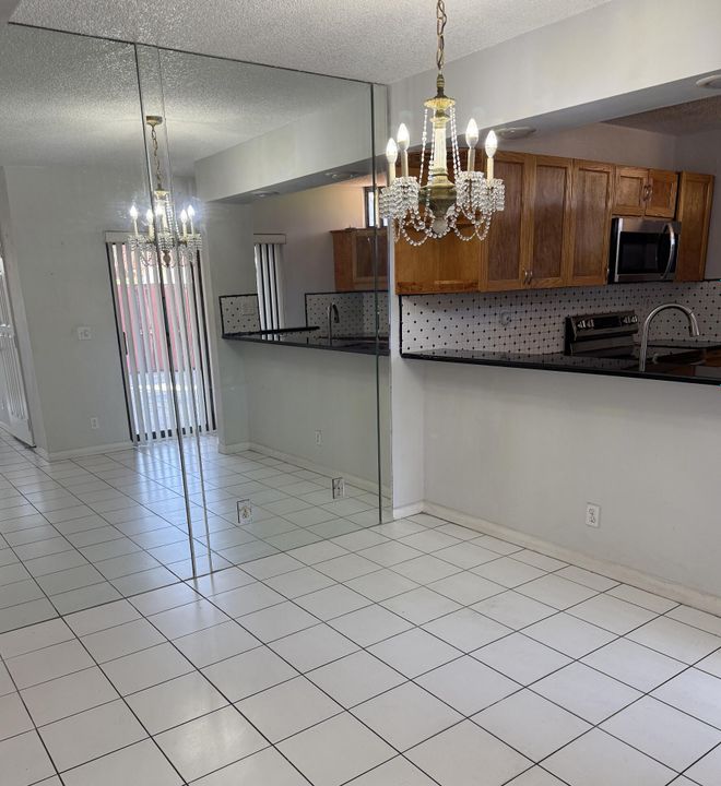 En Venta: $245,000 (2 camas, 2 baños, 1218 Pies cuadrados)