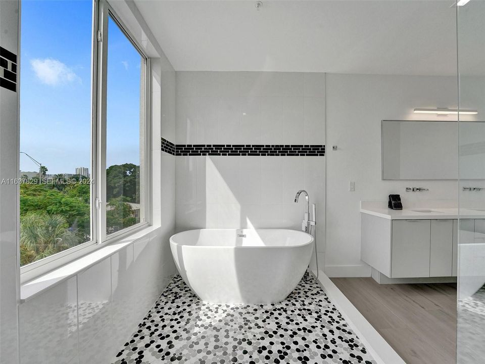 出租: $7,800 (4 贝兹, 3 浴室, 2405 平方英尺)