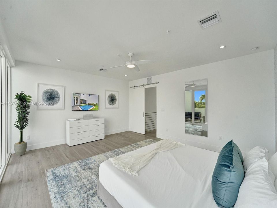 出租: $7,800 (4 贝兹, 3 浴室, 2405 平方英尺)