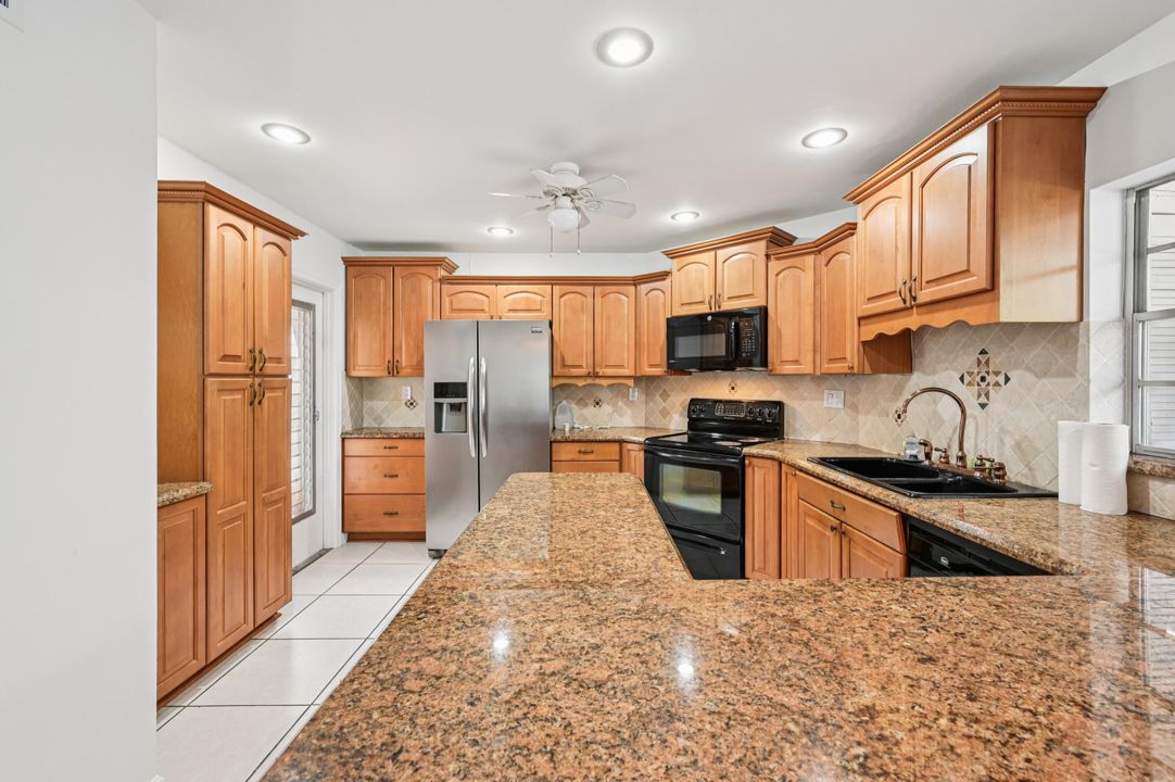 For Sale: $174,999 (2 beds, 2 baths, 1080 Square Feet)