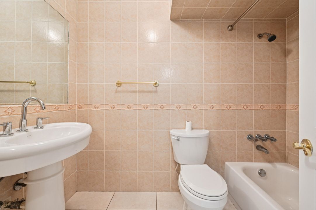 For Sale: $174,999 (2 beds, 2 baths, 1080 Square Feet)