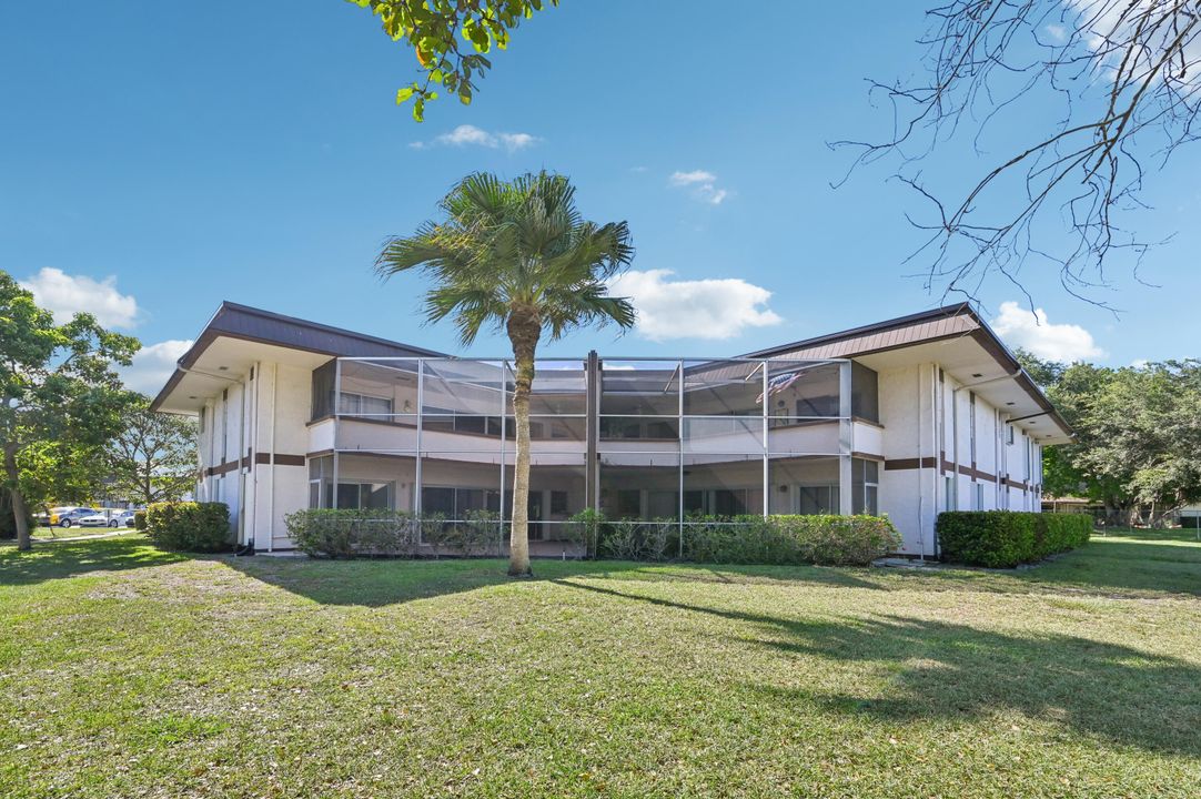 For Sale: $174,999 (2 beds, 2 baths, 1080 Square Feet)