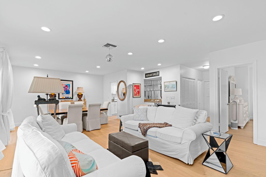 En Venta: $675,000 (3 camas, 3 baños, 1760 Pies cuadrados)