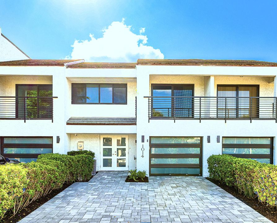 En Venta: $1,999,000 (3 camas, 3 baños, 2550 Pies cuadrados)