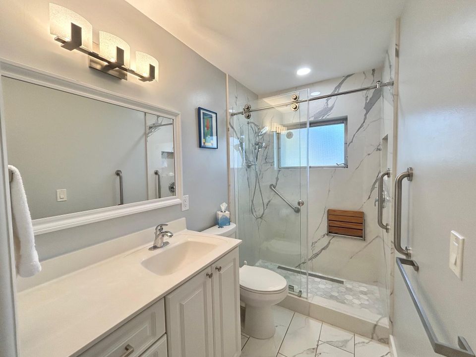 For Sale: $154,000 (2 beds, 2 baths, 910 Square Feet)