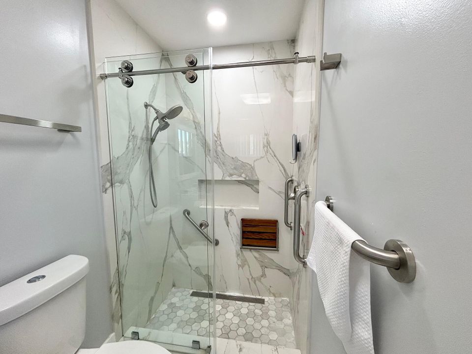 For Sale: $154,000 (2 beds, 2 baths, 910 Square Feet)