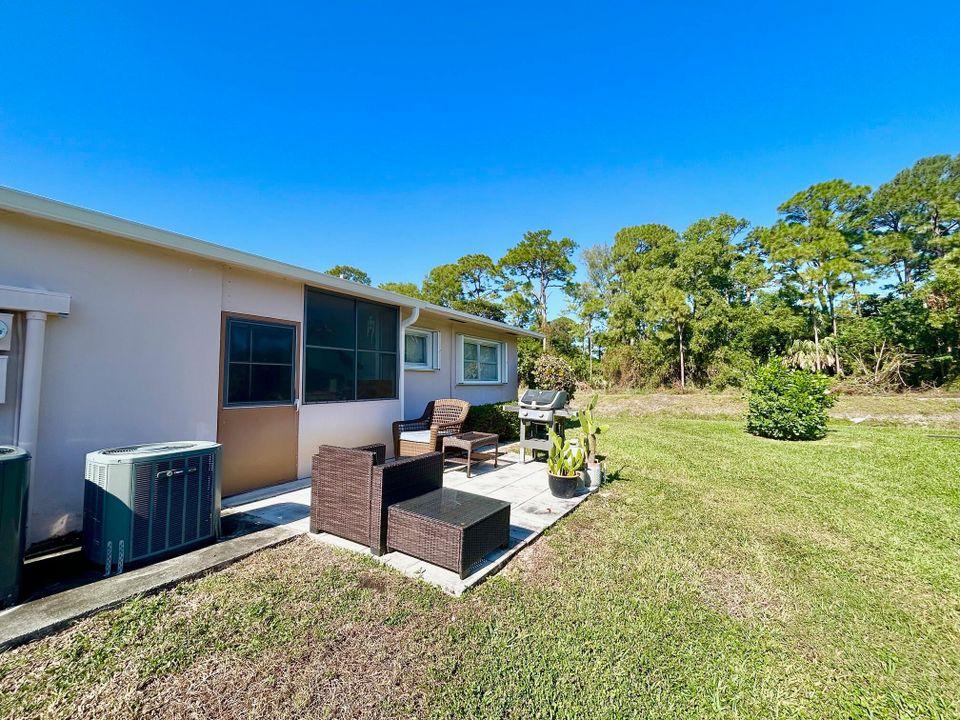 For Sale: $154,000 (2 beds, 2 baths, 910 Square Feet)