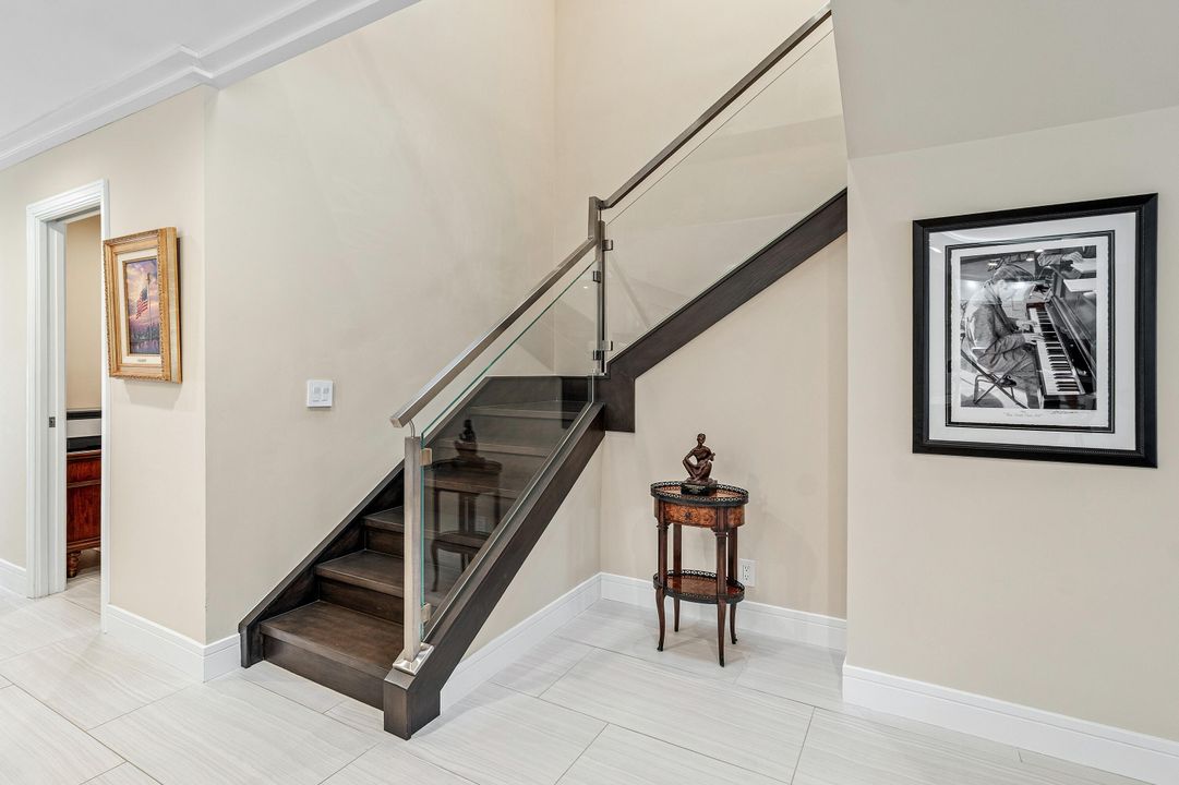 En Venta: $1,999,000 (3 camas, 3 baños, 2550 Pies cuadrados)