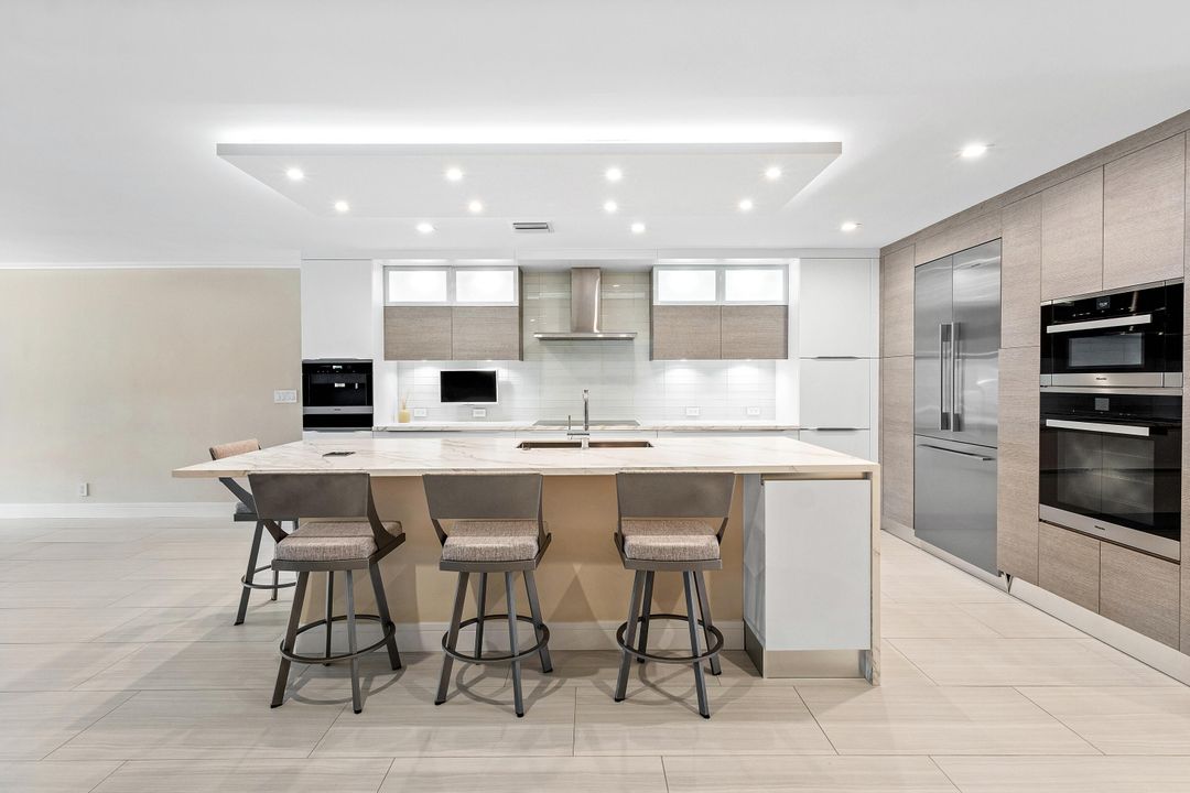 En Venta: $1,999,000 (3 camas, 3 baños, 2550 Pies cuadrados)