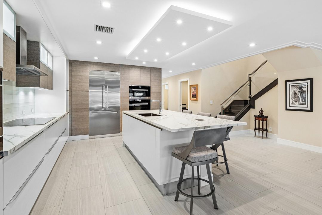 En Venta: $1,999,000 (3 camas, 3 baños, 2550 Pies cuadrados)