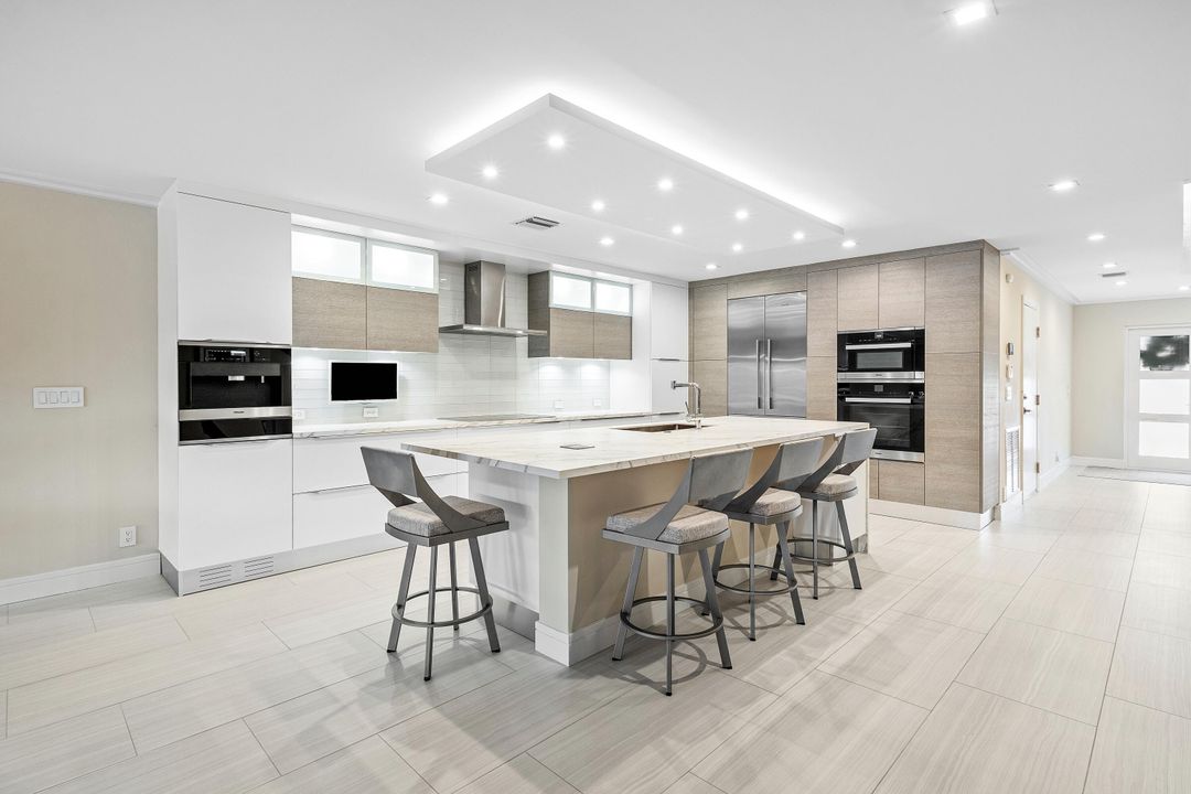 En Venta: $1,999,000 (3 camas, 3 baños, 2550 Pies cuadrados)