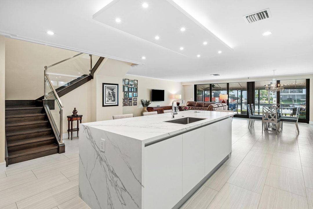 En Venta: $1,999,000 (3 camas, 3 baños, 2550 Pies cuadrados)