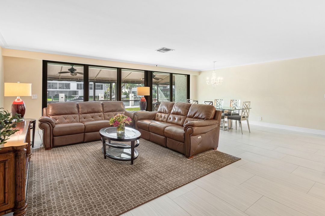 En Venta: $1,999,000 (3 camas, 3 baños, 2550 Pies cuadrados)