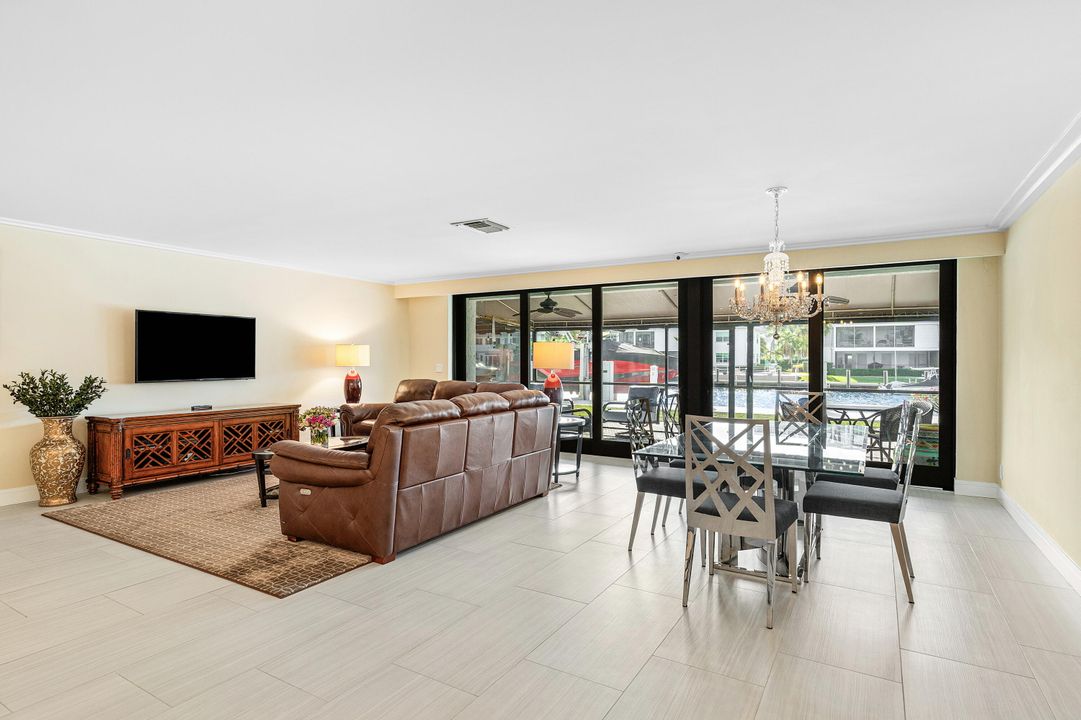 En Venta: $1,999,000 (3 camas, 3 baños, 2550 Pies cuadrados)