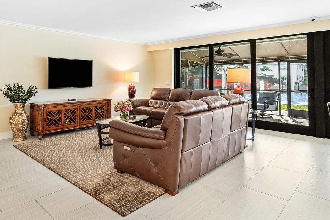 En Venta: $1,999,000 (3 camas, 3 baños, 2550 Pies cuadrados)