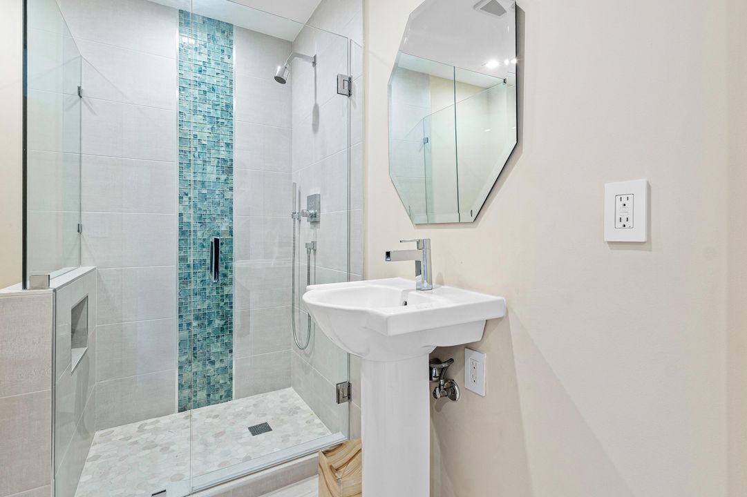 En Venta: $1,999,000 (3 camas, 3 baños, 2550 Pies cuadrados)