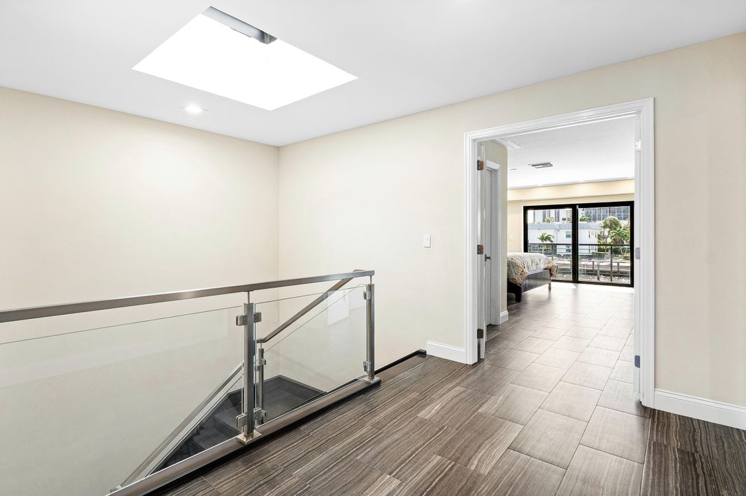 En Venta: $1,999,000 (3 camas, 3 baños, 2550 Pies cuadrados)