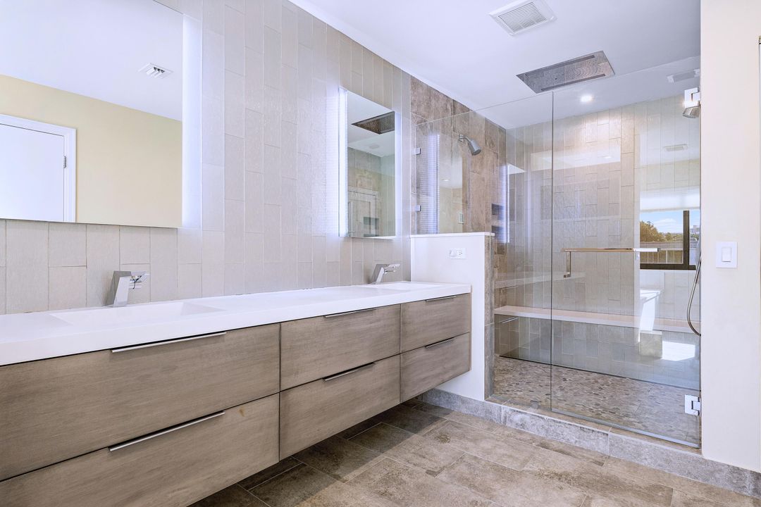 En Venta: $1,999,000 (3 camas, 3 baños, 2550 Pies cuadrados)