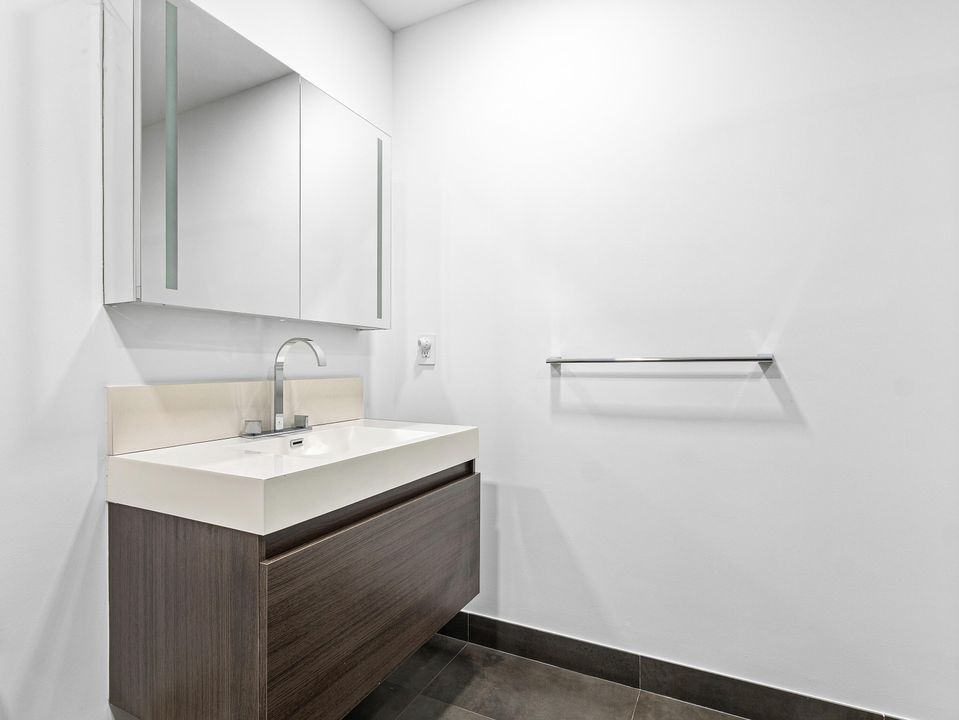 En Venta: $1,999,000 (3 camas, 3 baños, 2550 Pies cuadrados)