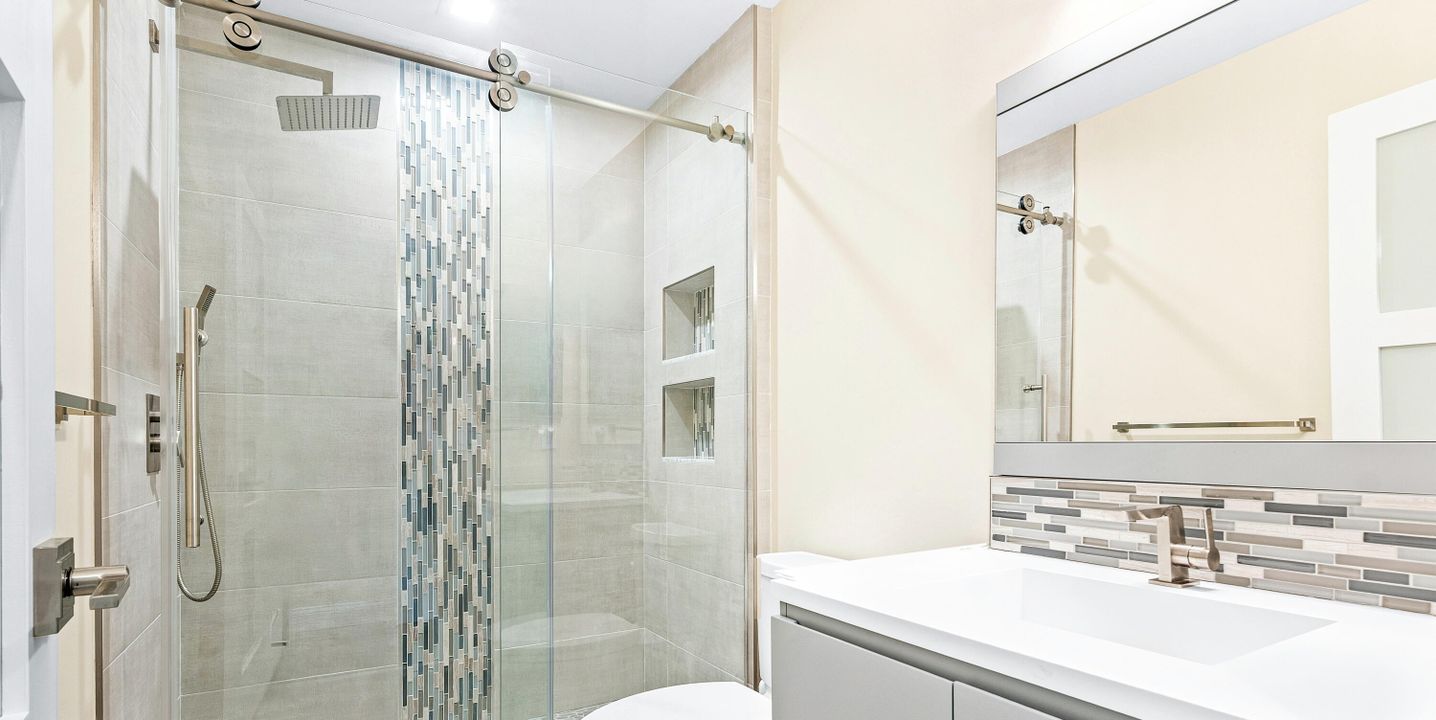 En Venta: $1,999,000 (3 camas, 3 baños, 2550 Pies cuadrados)