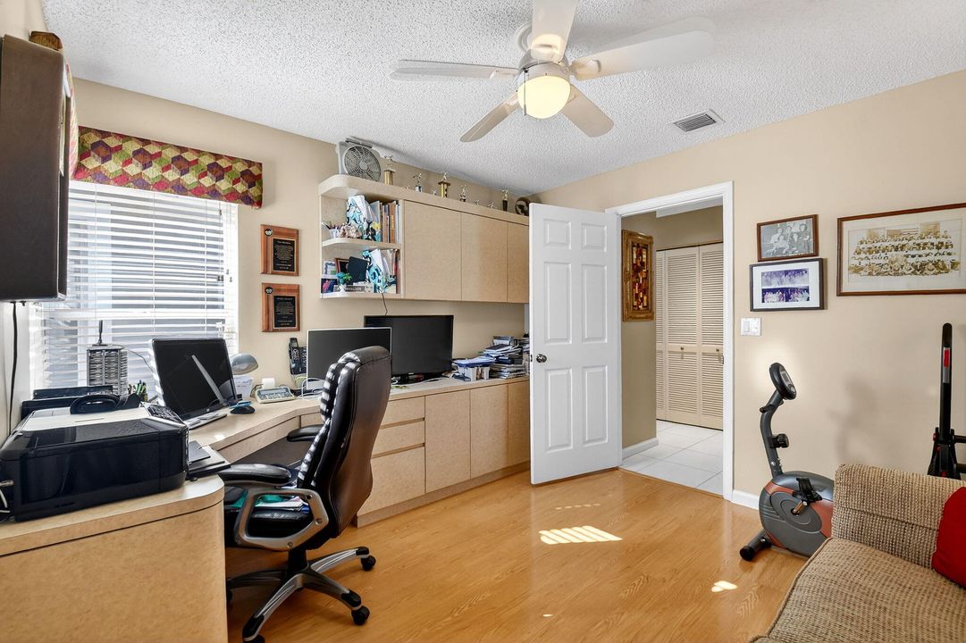 For Sale: $315,000 (3 beds, 2 baths, 1722 Square Feet)