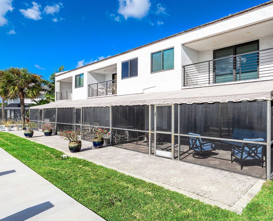 En Venta: $1,999,000 (3 camas, 3 baños, 2550 Pies cuadrados)