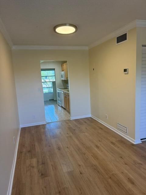 出租: $1,425 (1 贝兹, 1 浴室, 610 平方英尺)