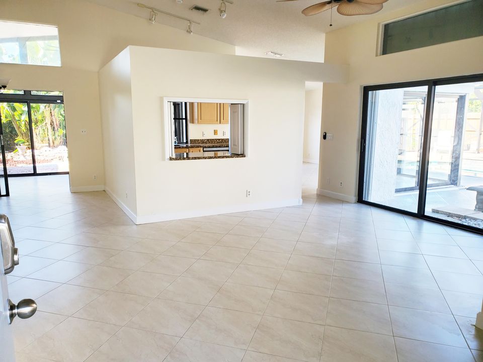 En Renta: $4,600 (4 camas, 2 baños, 2035 Pies cuadrados)