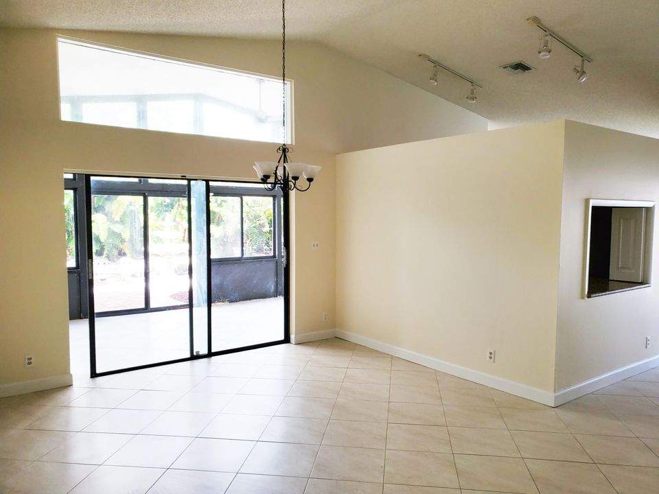 En Renta: $4,600 (4 camas, 2 baños, 2035 Pies cuadrados)