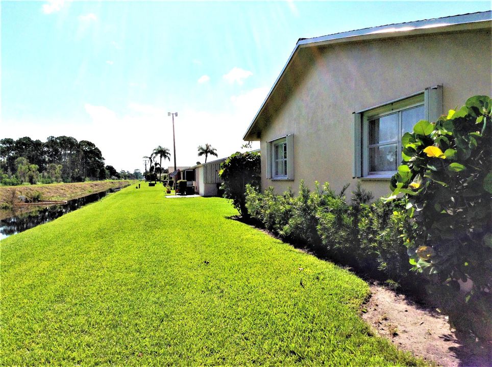 For Sale: $154,000 (2 beds, 2 baths, 910 Square Feet)