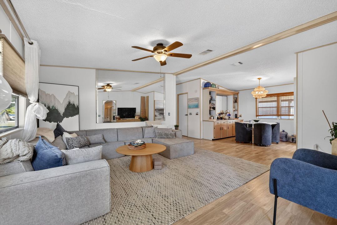 待售: $179,000 (2 贝兹, 2 浴室, 1395 平方英尺)