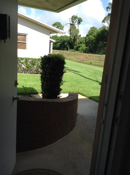 For Sale: $154,000 (2 beds, 2 baths, 910 Square Feet)